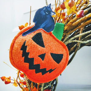 Vintage Halloween Wreath with Spider by a Folk Artist Wreath Avant Antique 